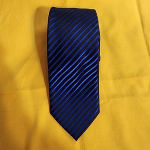 Vintage Vitorofolo Tie, 100% polyester.  Black and blue, 60x3.5 in